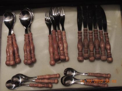Biete. Besteck Burgund und Chefkoch. -und Küchenmesser zt. hochwertig Solingen